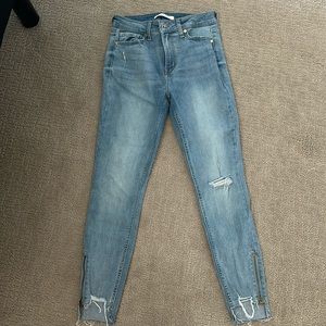 Size 5 Eunina light wash distressed skinny jeans. Brand new